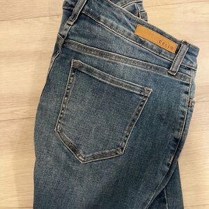 High waisted jeans